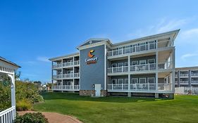 Comfort Suites Chincoteague Island Bayfront Resort